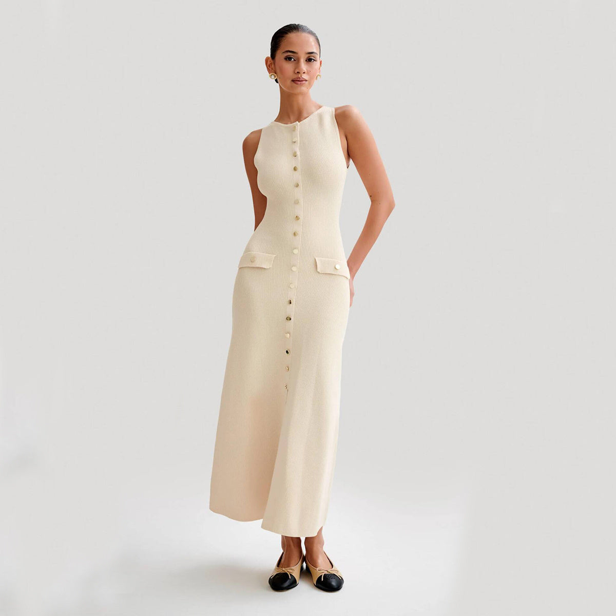 Robe Longue Élégante en Maille – Sans Manches & Boutonnée