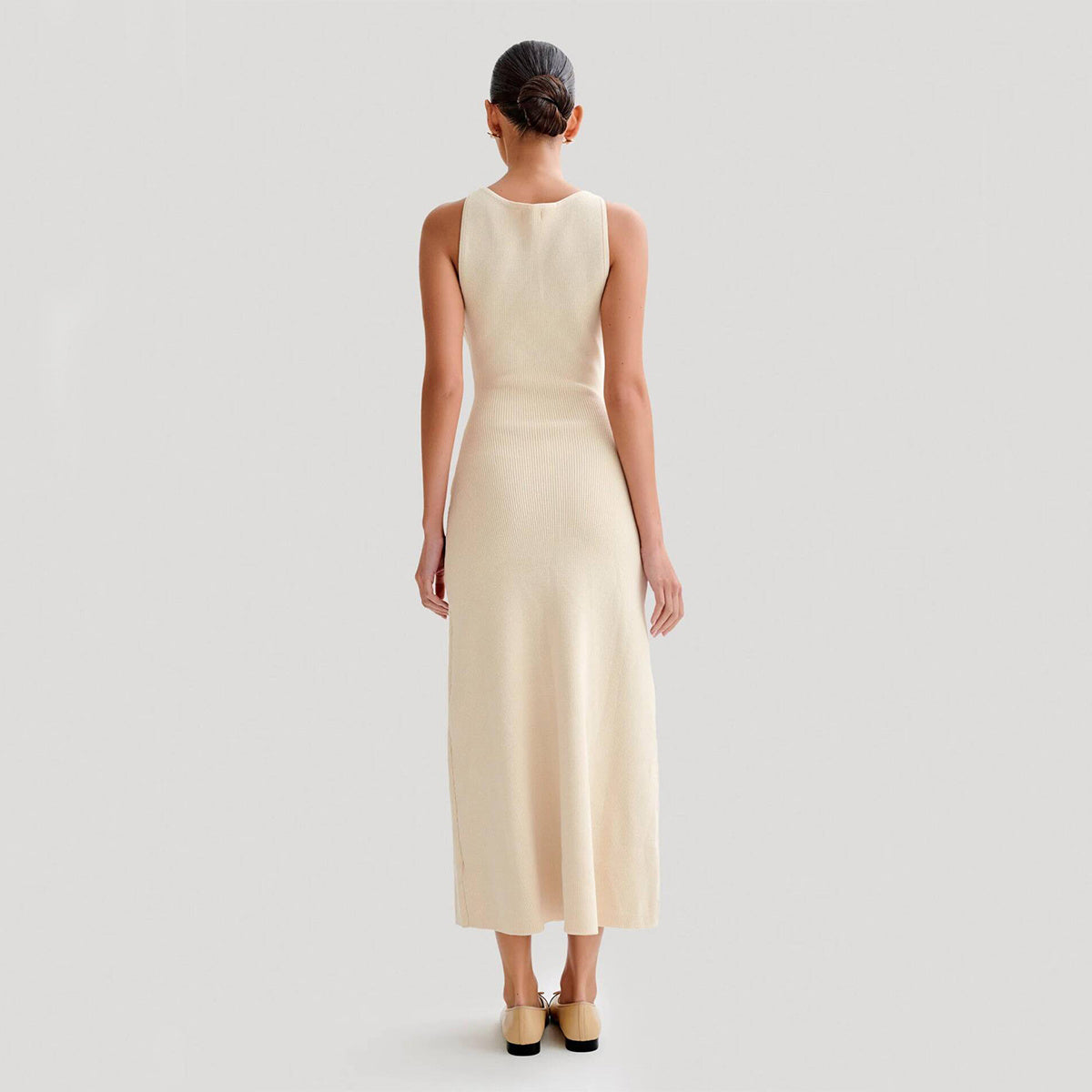 Robe Longue Élégante en Maille – Sans Manches & Boutonnée