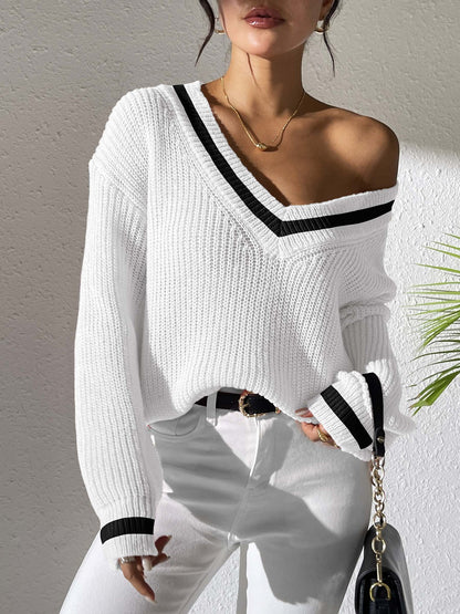 Pull pour femme à col  V, couleur contrastée.